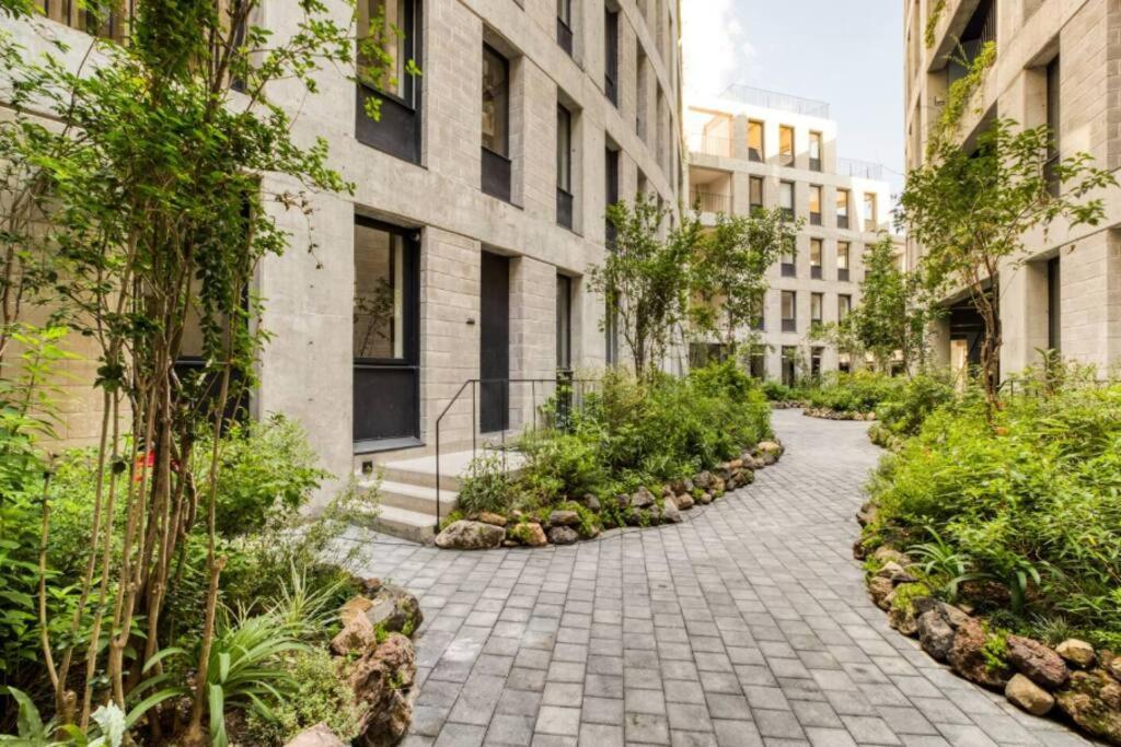 A Hip Modern Gem in El Centro! view 5