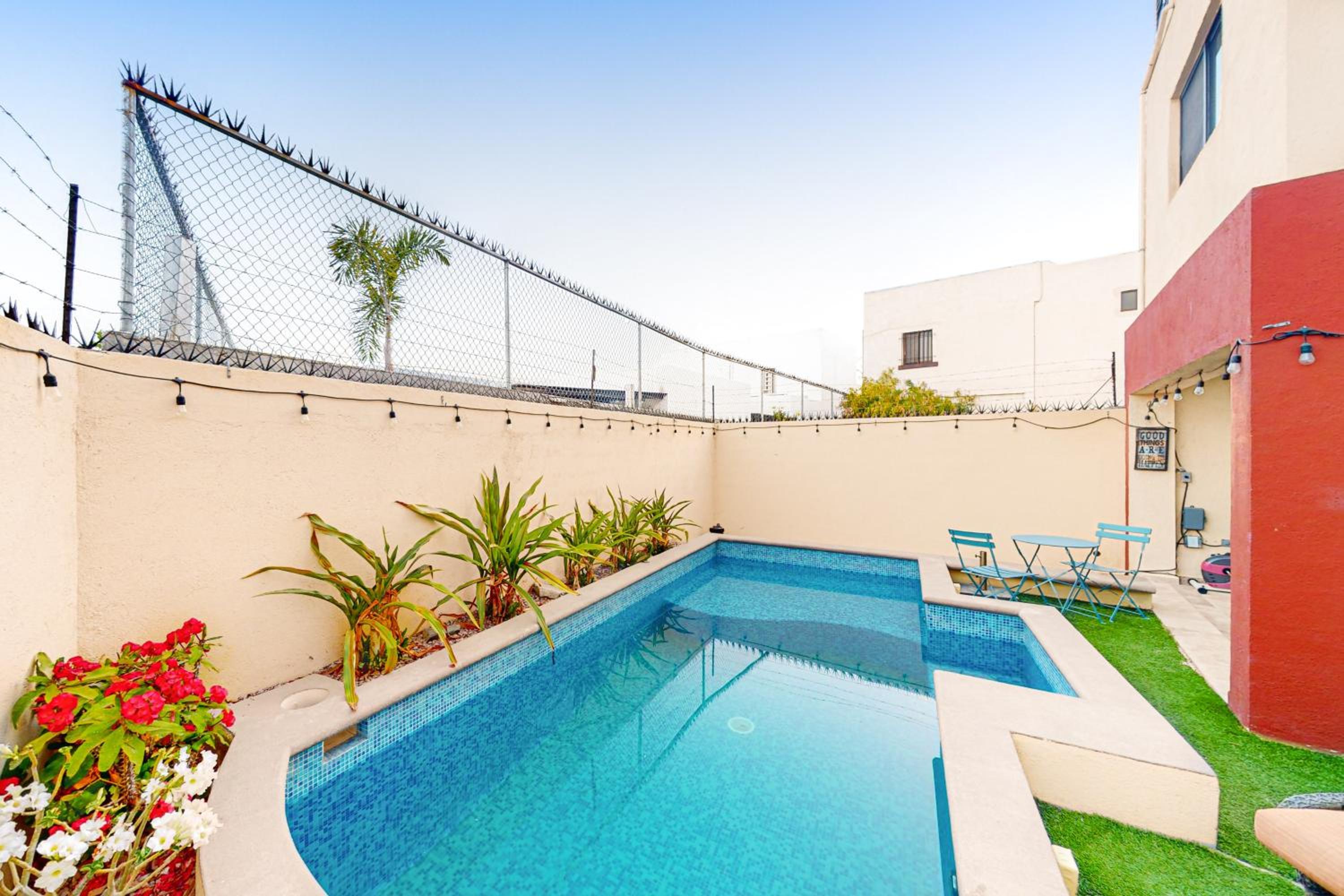 Law's Paradise Pool Residence view 5