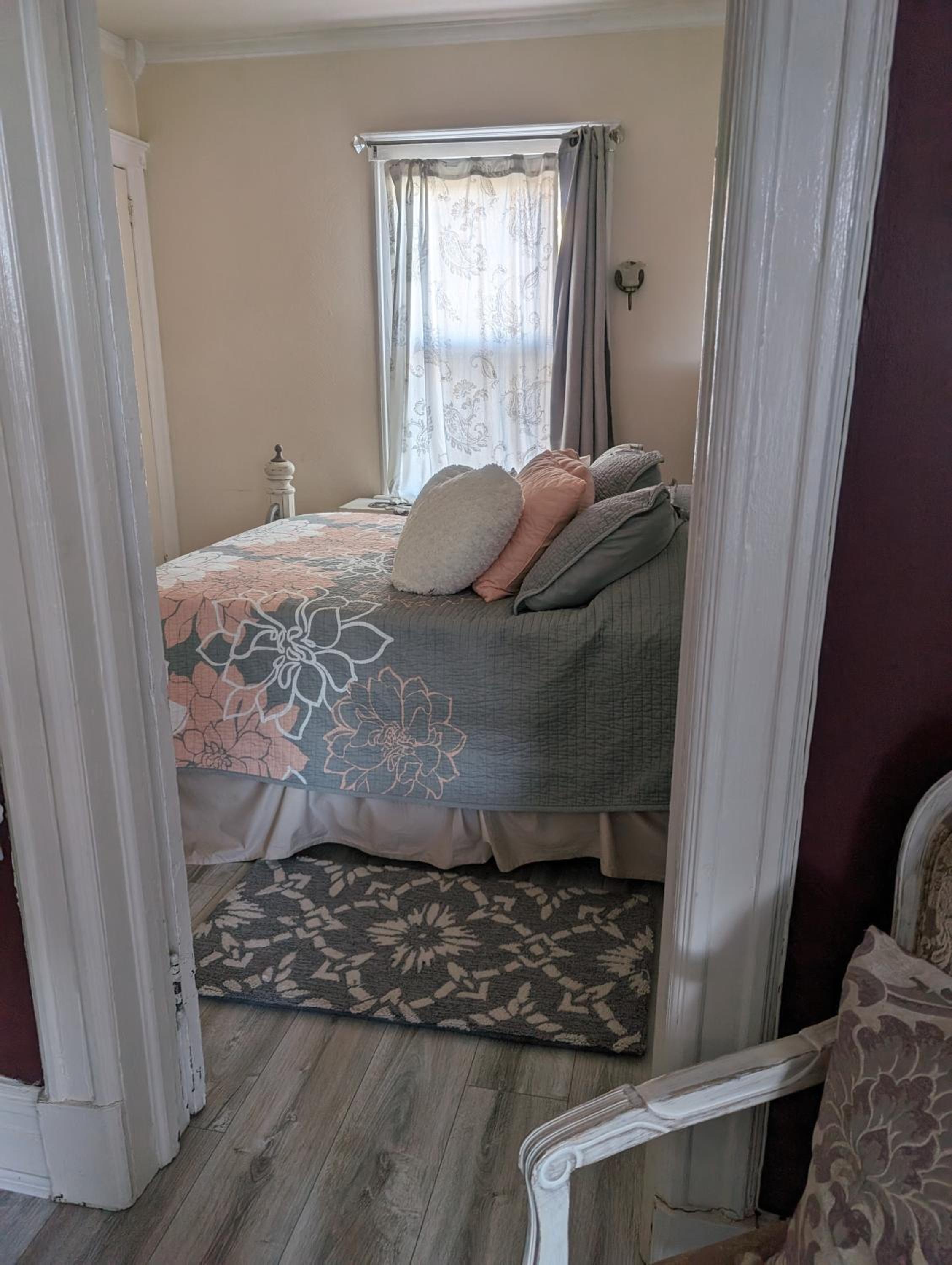 Sunny & Spacious Montclair NJ Apartment, photo 5