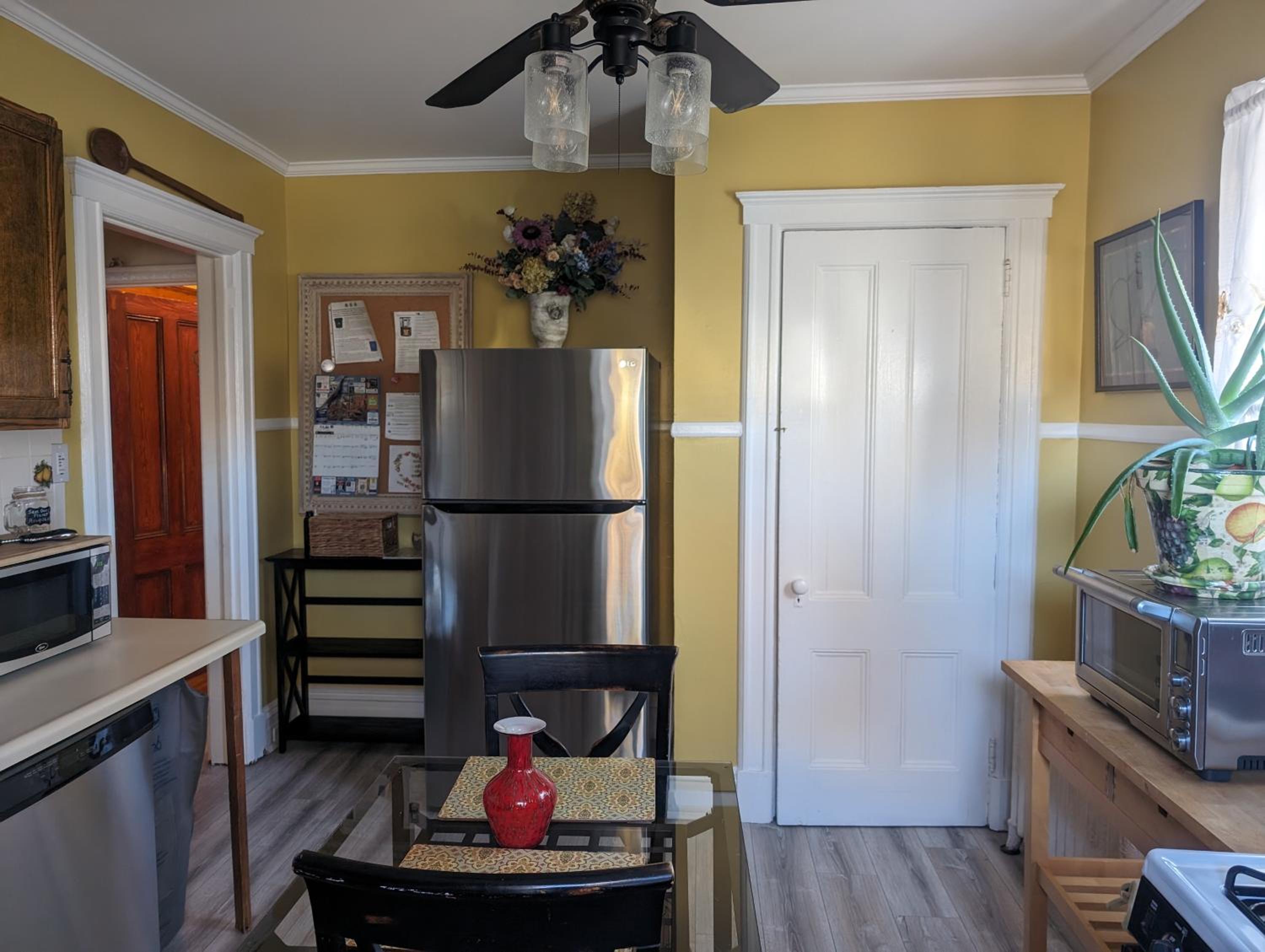 Sunny & Spacious Montclair NJ Apartment, photo 15