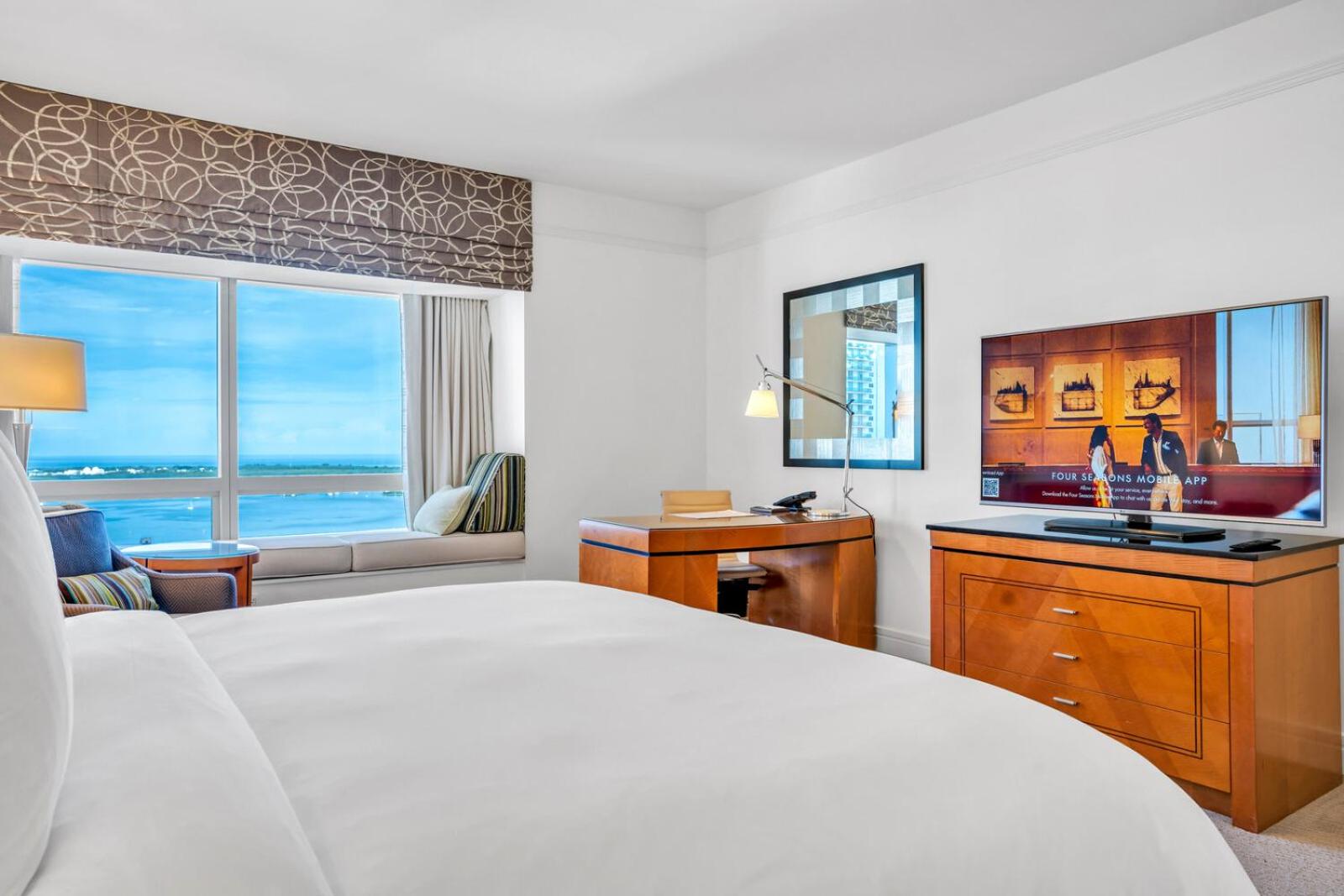 2 Bedroom OR King Studio Suites Four Seasons Hotel Miami Free Wi-Fi & Free Parking