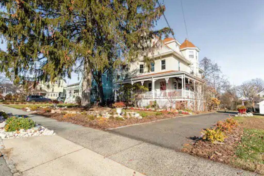 Large Space Great for Groups & Families in Montclair, US
