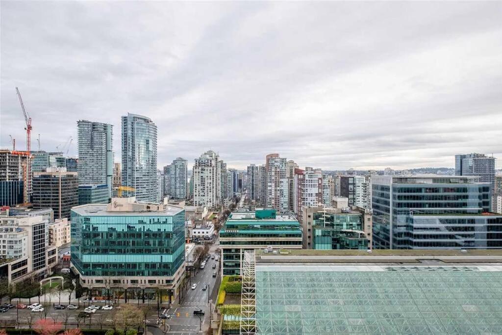 Downtown Vancouver 1-bedroom condo high-rise