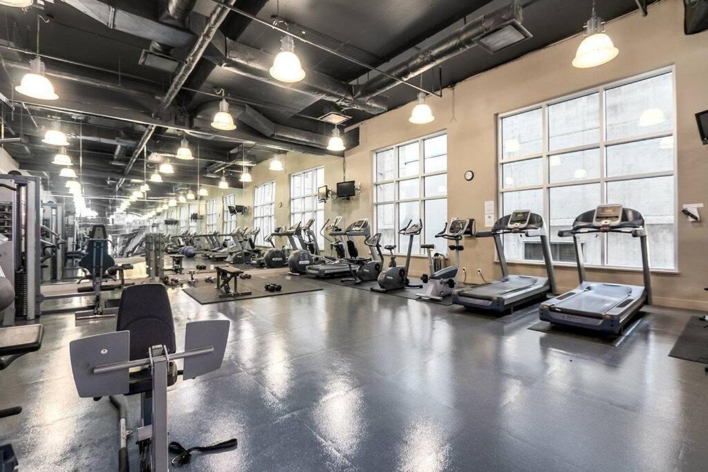 Downtown Vancouver 1-bedroom condo high-rise