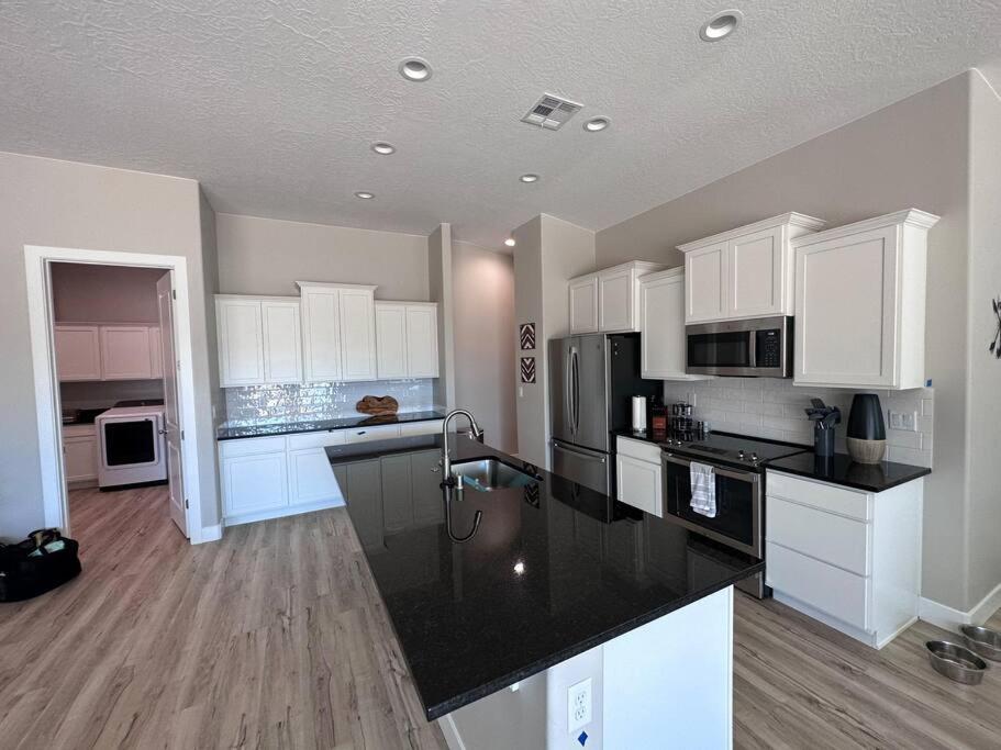 4BR Oasis - Pool and Spa - Near Golf and Casinos view 3