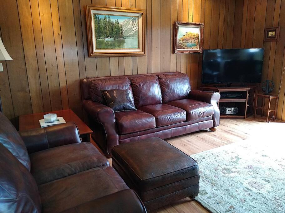 Yellowstone River Retreat in Big Timber, Montana!! Dramatic views of the Yellowstone River. view 2