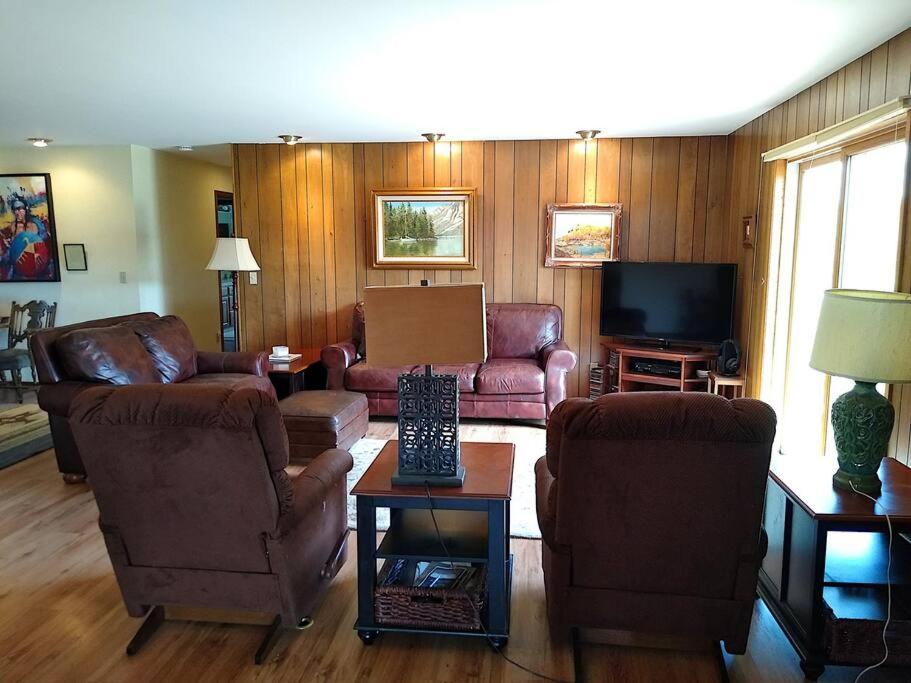 Yellowstone River Retreat in Big Timber, Montana!! Dramatic views of the Yellowstone River. view 3