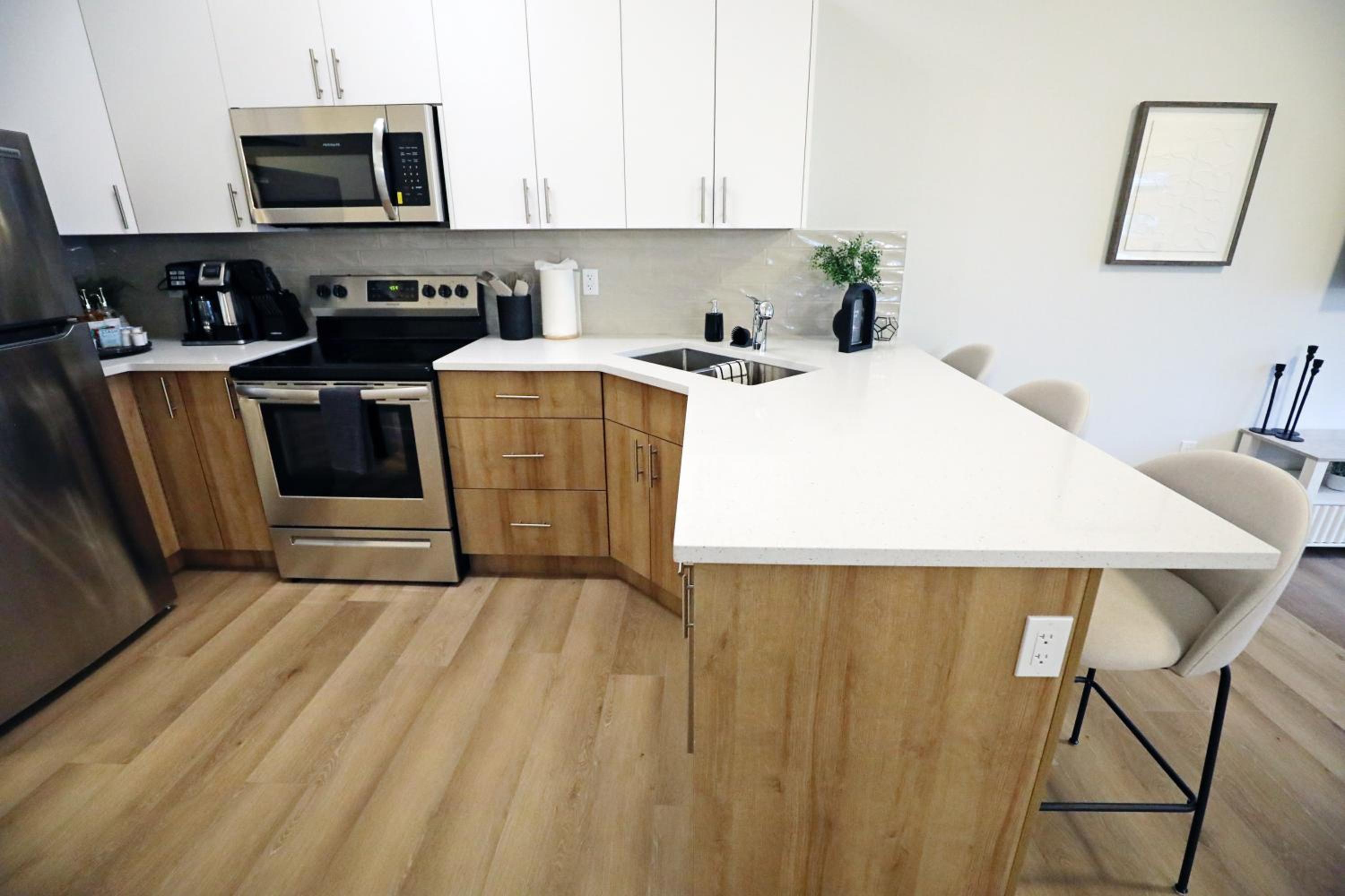 Central 3 Queen Beds, AC, Double Garage, Disney