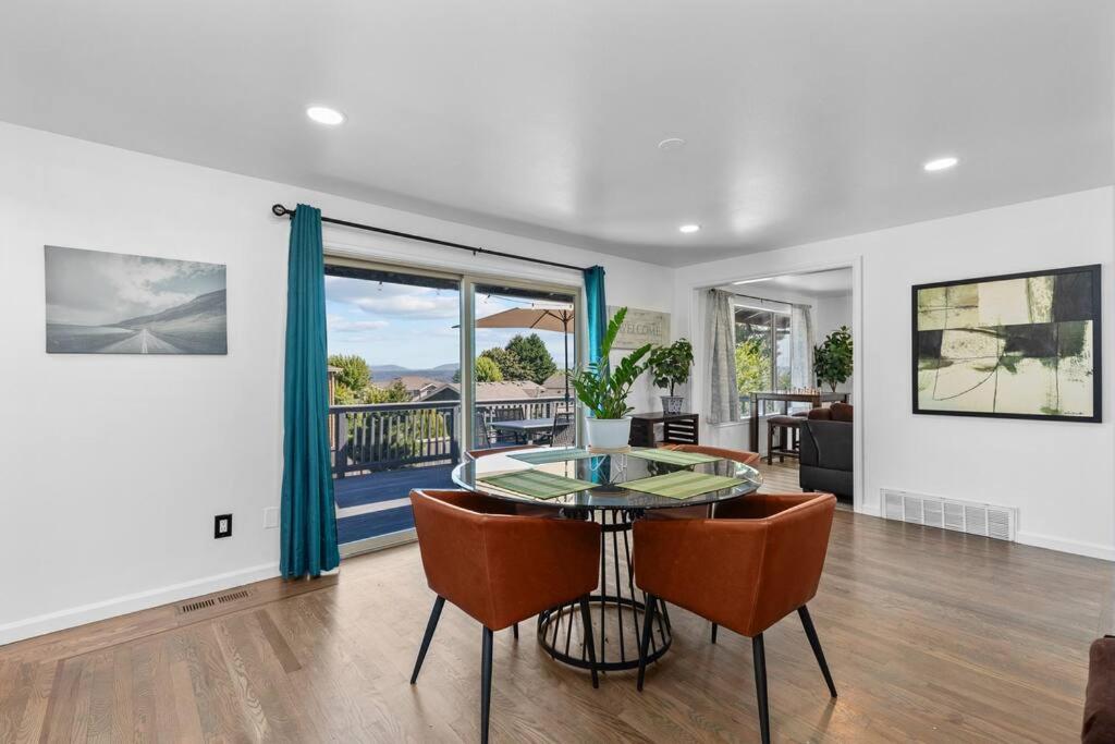 Auburn Retreat w/ Mountian views