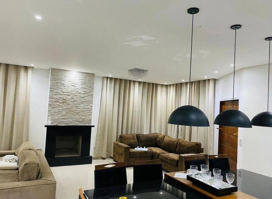 Linda casa em condomínio