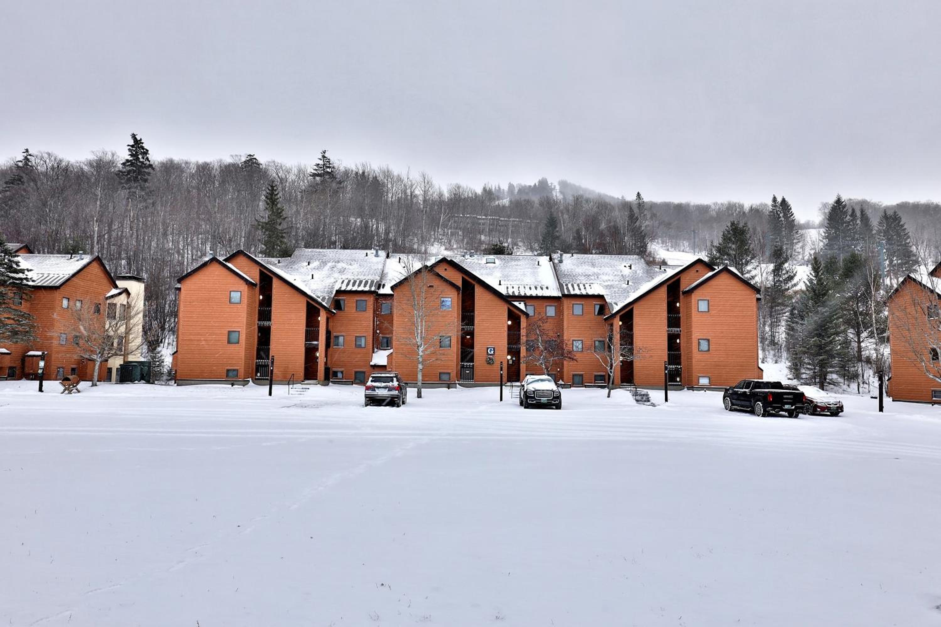 Beautifully decorated 3 bedroom condo nestled Slopeside on Pico Mountain Ski-in Ski-out G101