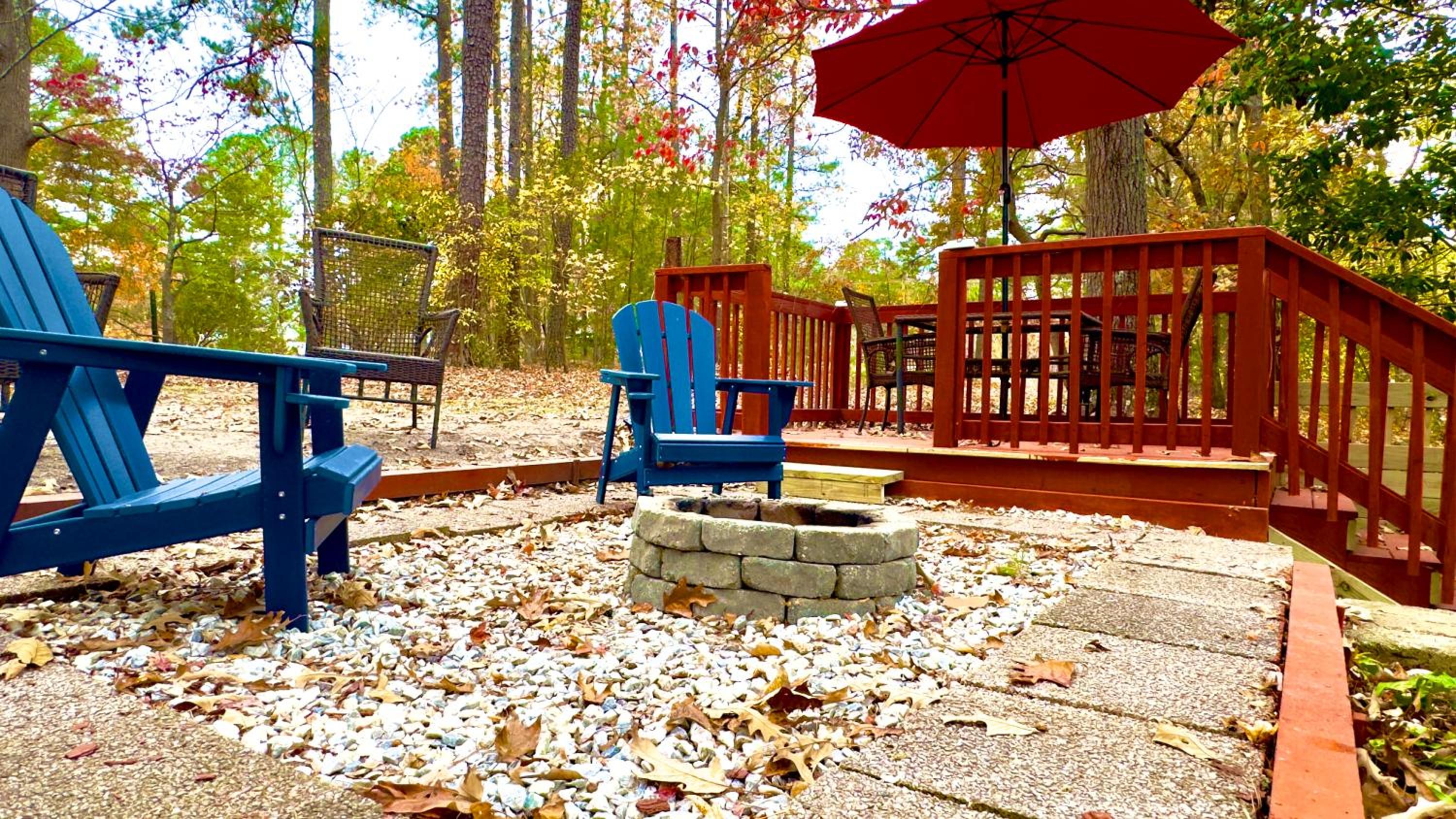 Charming Three Bedroom Home with King Bed and Fire Pit view 5
