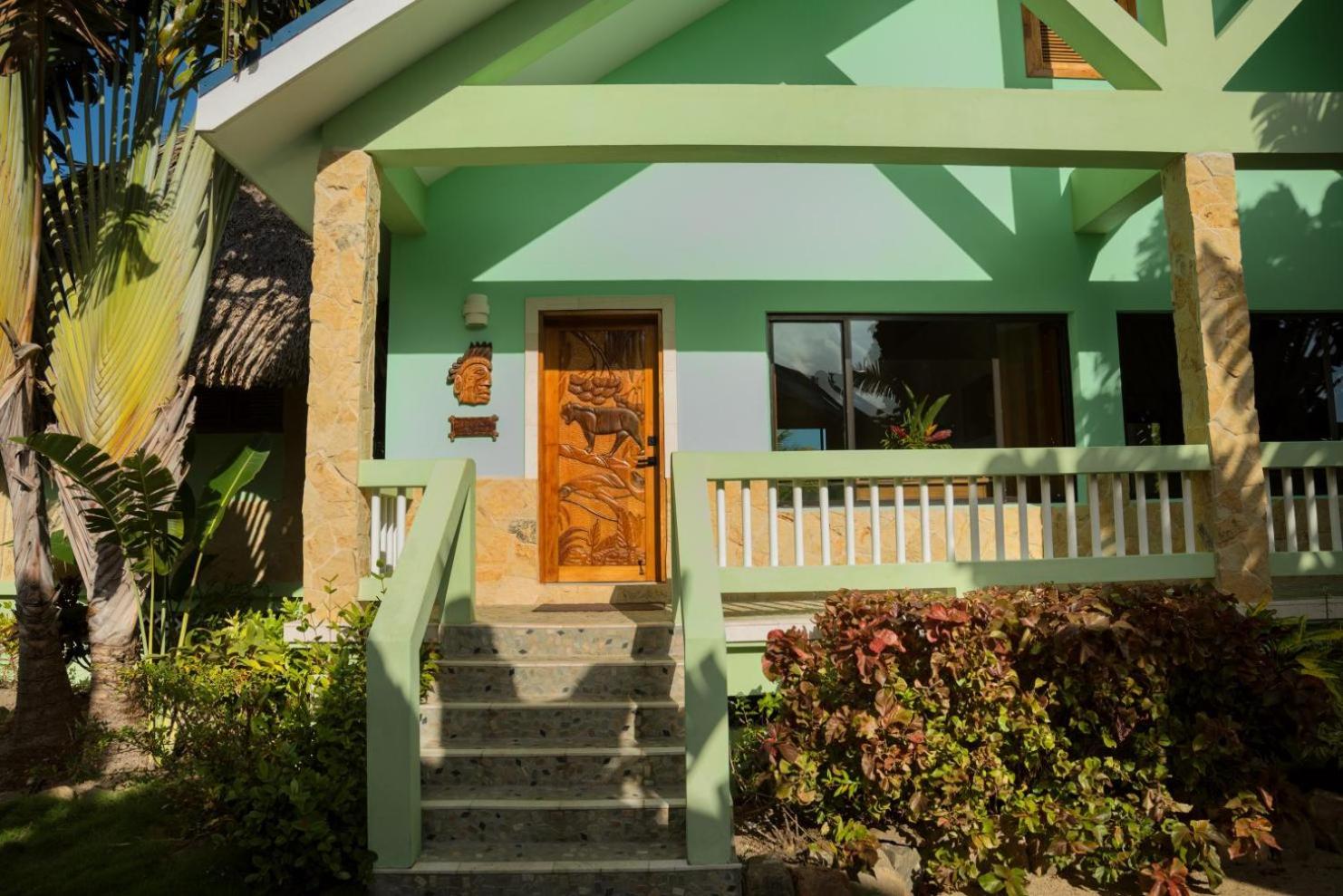 Little Harvest Caye - Your Own Private Island