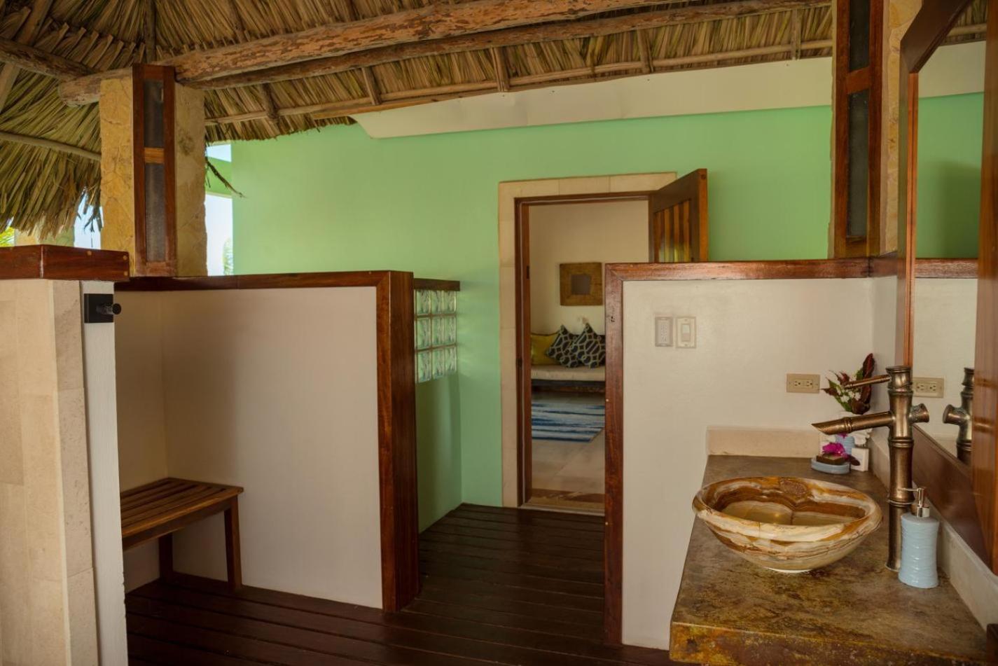 Little Harvest Caye - Your Own Private Island