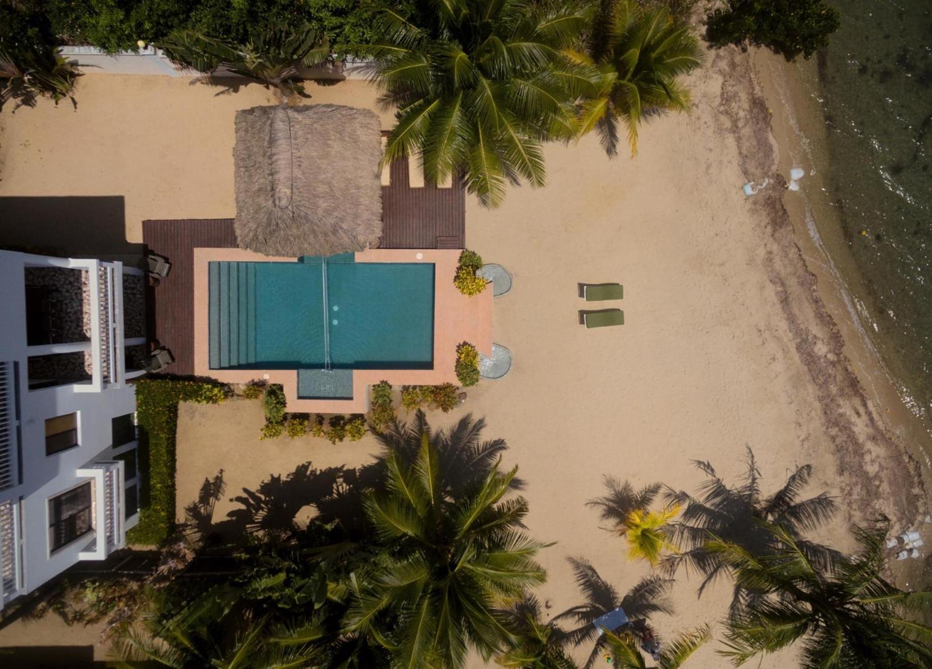 Jammin Gecko - 3 Story Oceanfront Luxury Villa 5 Bedroom w Pool