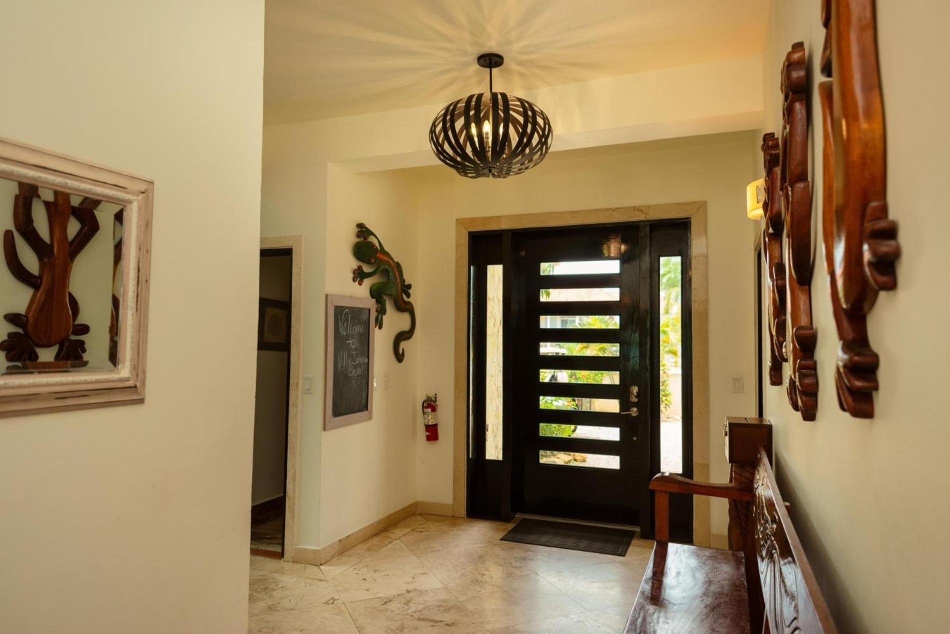 Jammin Gecko - 3 Story Oceanfront Luxury Villa 5 Bedroom w Pool