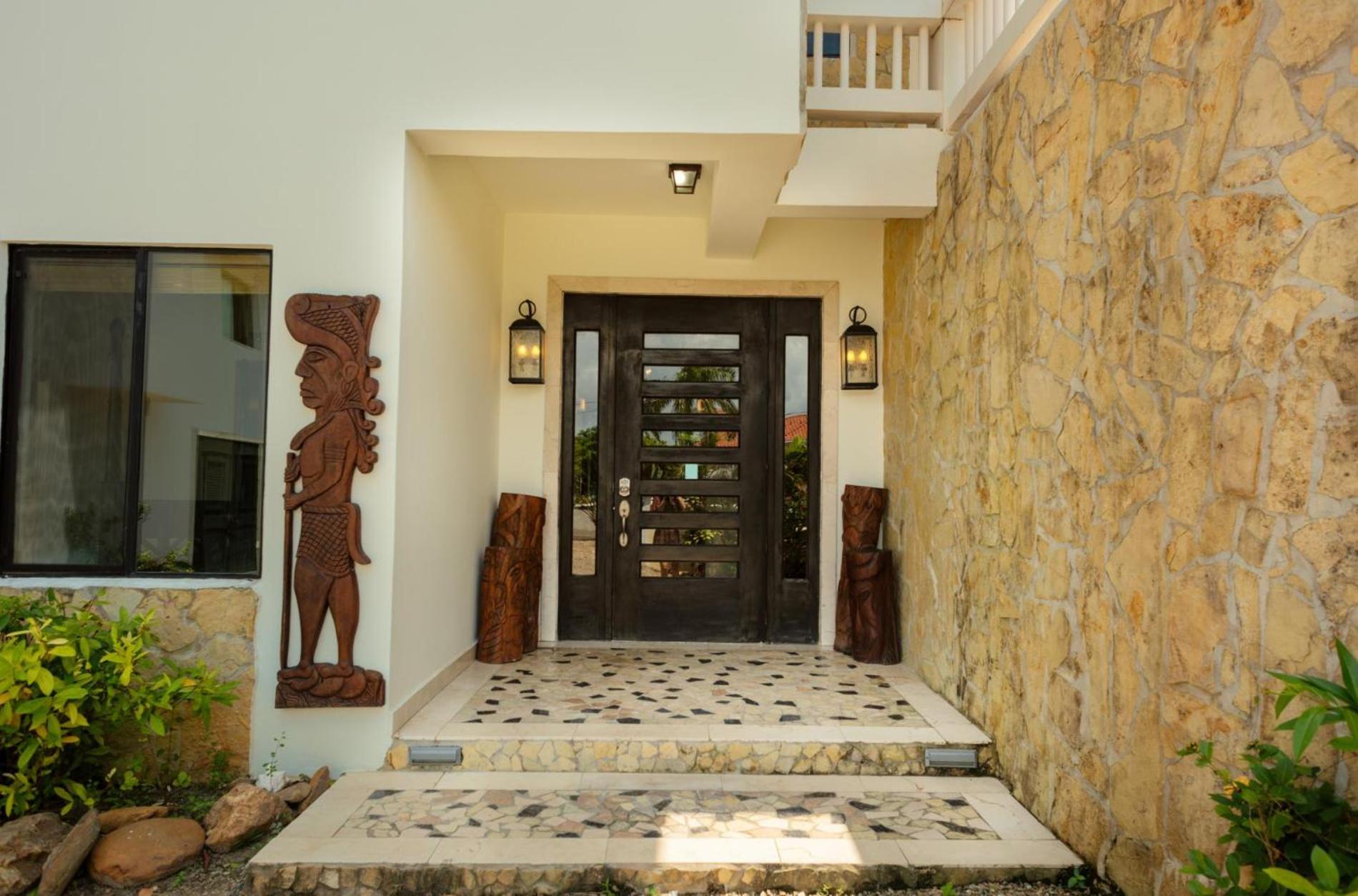 Jammin Gecko - 3 Story Oceanfront Luxury Villa 5 Bedroom w Pool