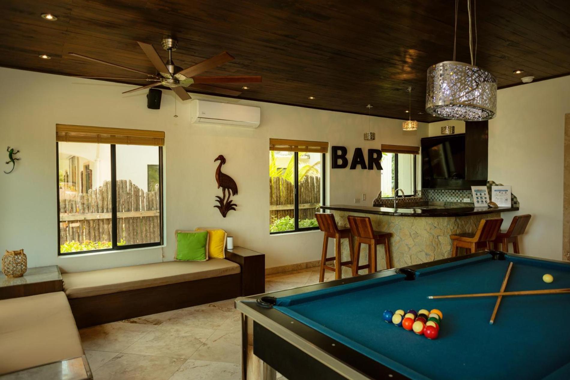 Jammin Gecko - 3 Story Oceanfront Luxury Villa 5 Bedroom w Pool
