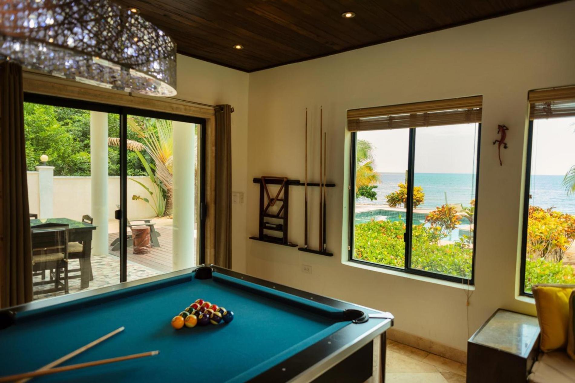Jammin Gecko - 3 Story Oceanfront Luxury Villa 5 Bedroom w Pool