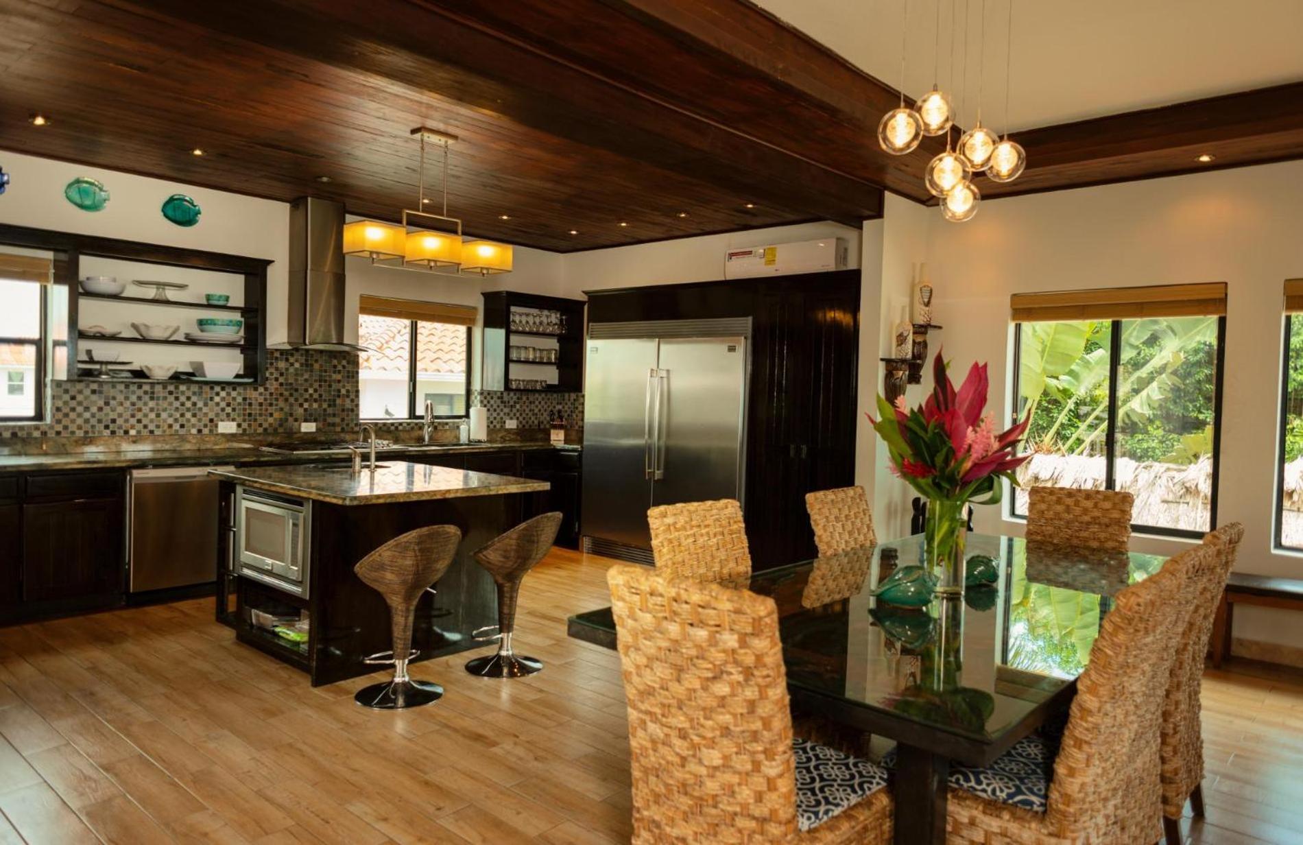 Jammin Gecko - 3 Story Oceanfront Luxury Villa 5 Bedroom w Pool