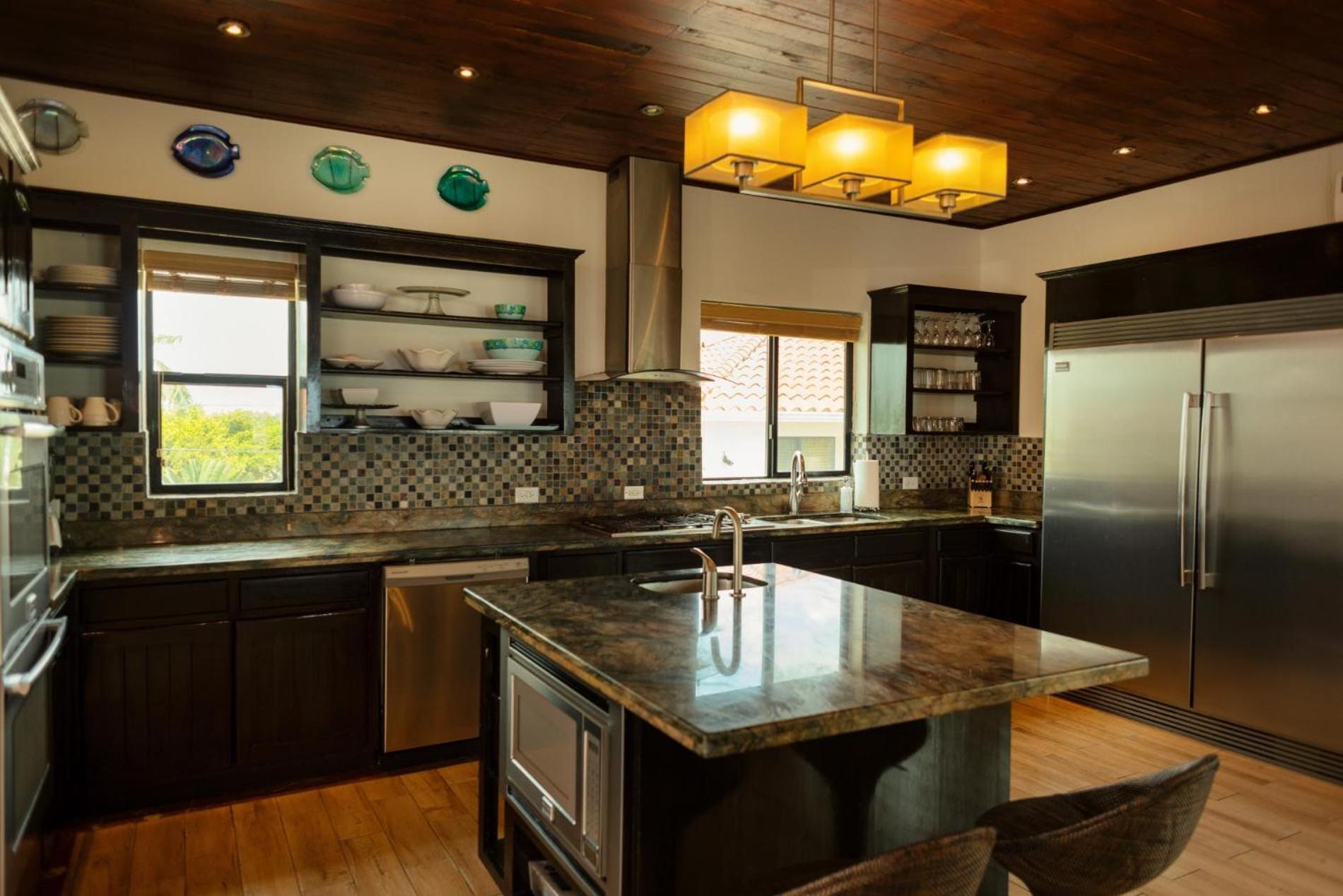 Jammin Gecko - 3 Story Oceanfront Luxury Villa 5 Bedroom w Pool