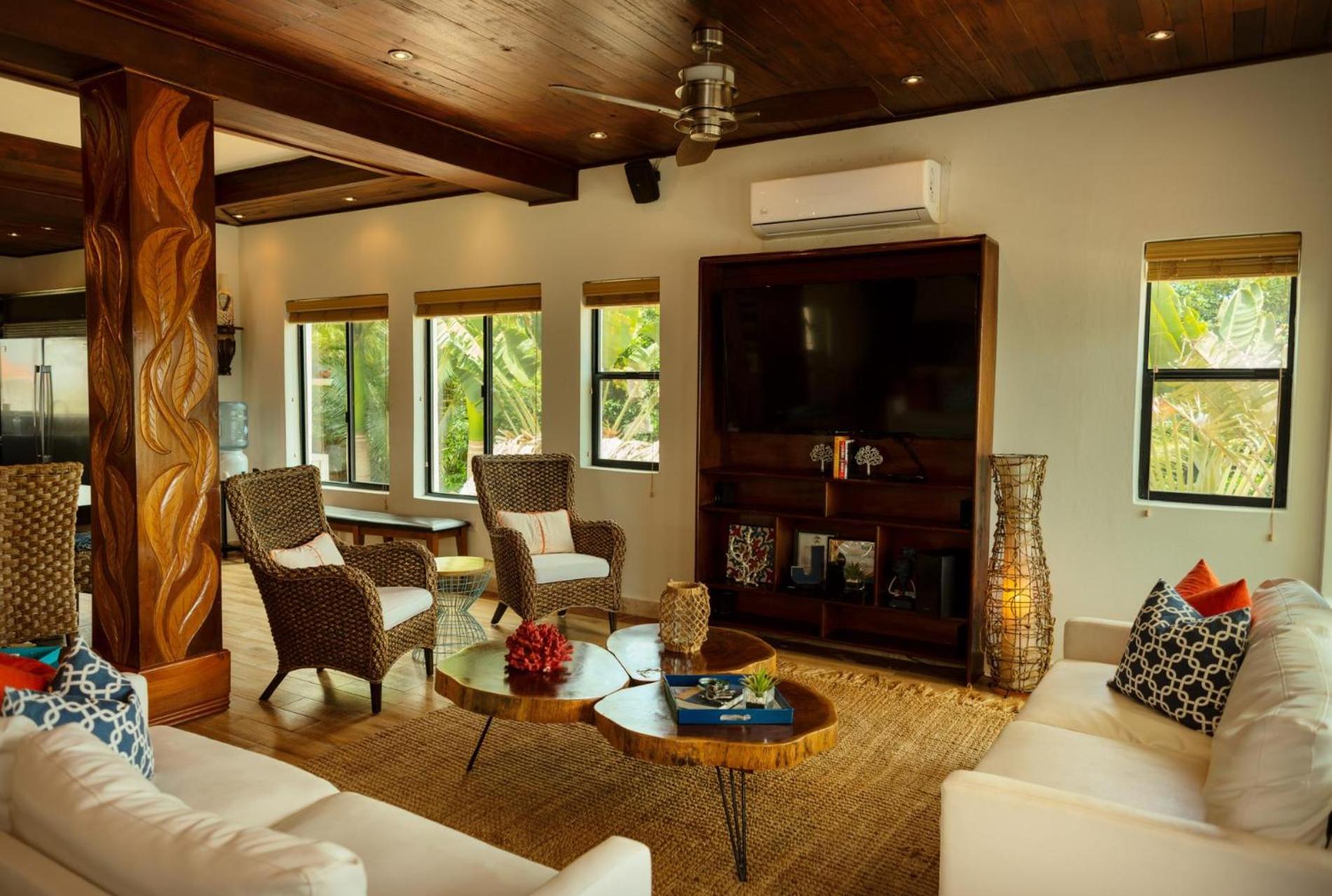 Jammin Gecko - 3 Story Oceanfront Luxury Villa 5 Bedroom w Pool