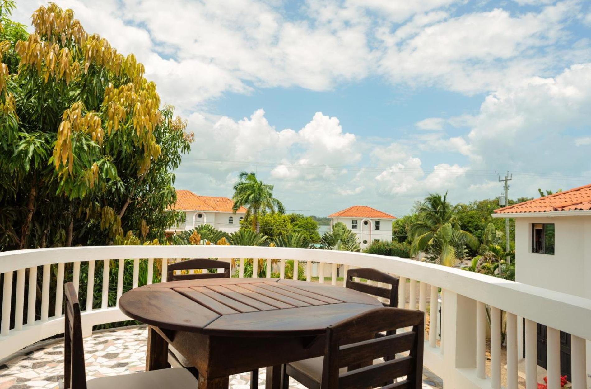Jammin Gecko - 3 Story Oceanfront Luxury Villa 5 Bedroom w Pool