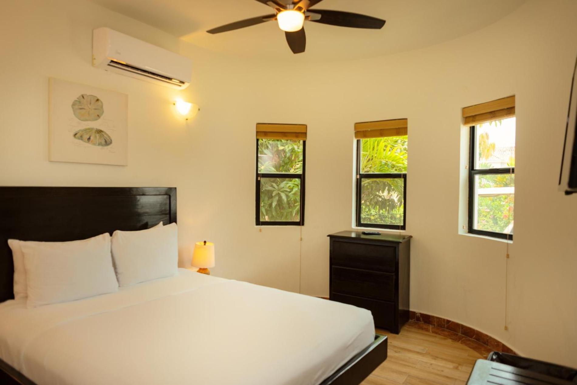 Jammin Gecko - 3 Story Oceanfront Luxury Villa 5 Bedroom w Pool