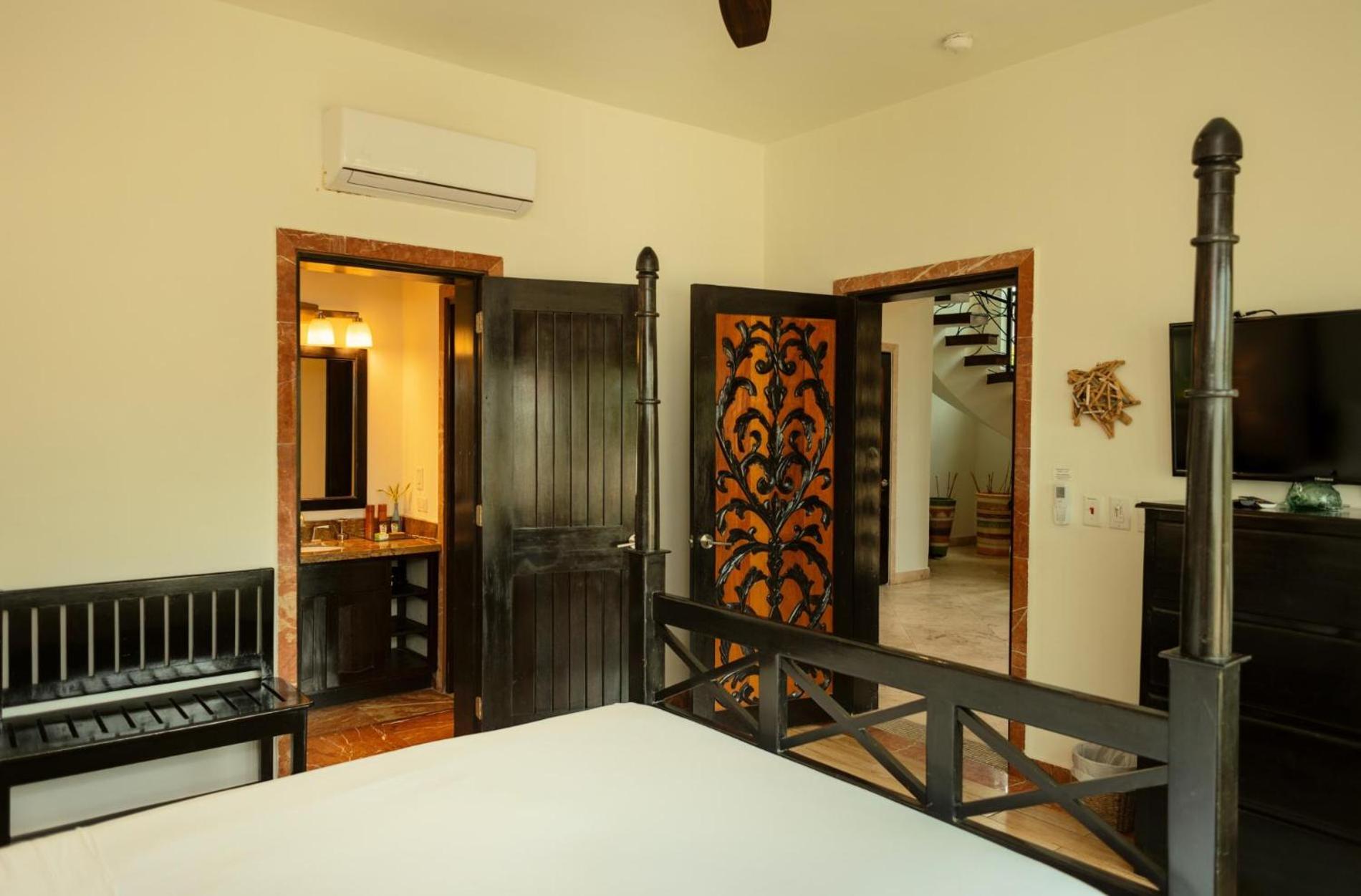 Jammin Gecko - 3 Story Oceanfront Luxury Villa 5 Bedroom w Pool