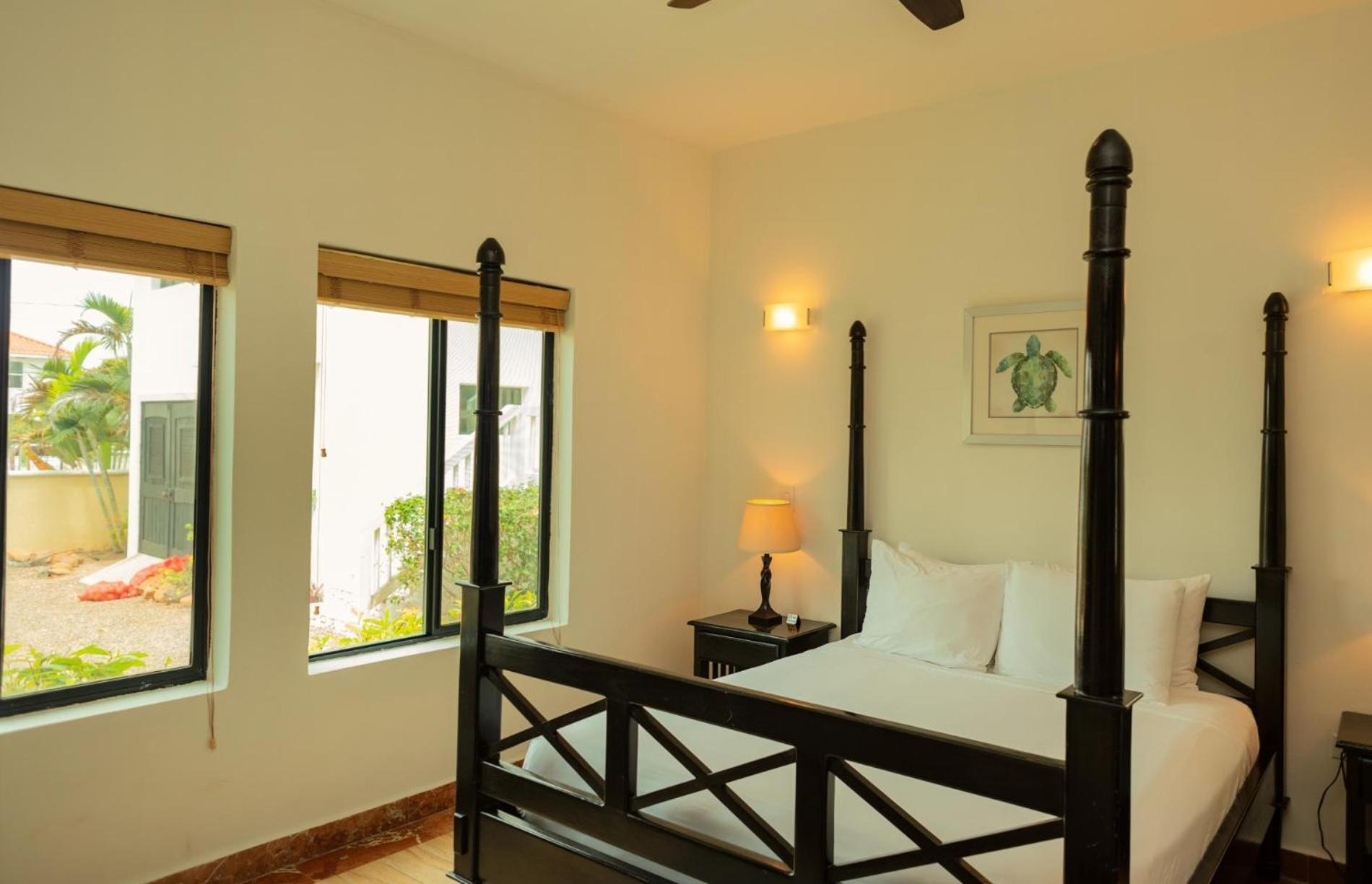 Jammin Gecko - 3 Story Oceanfront Luxury Villa 5 Bedroom w Pool