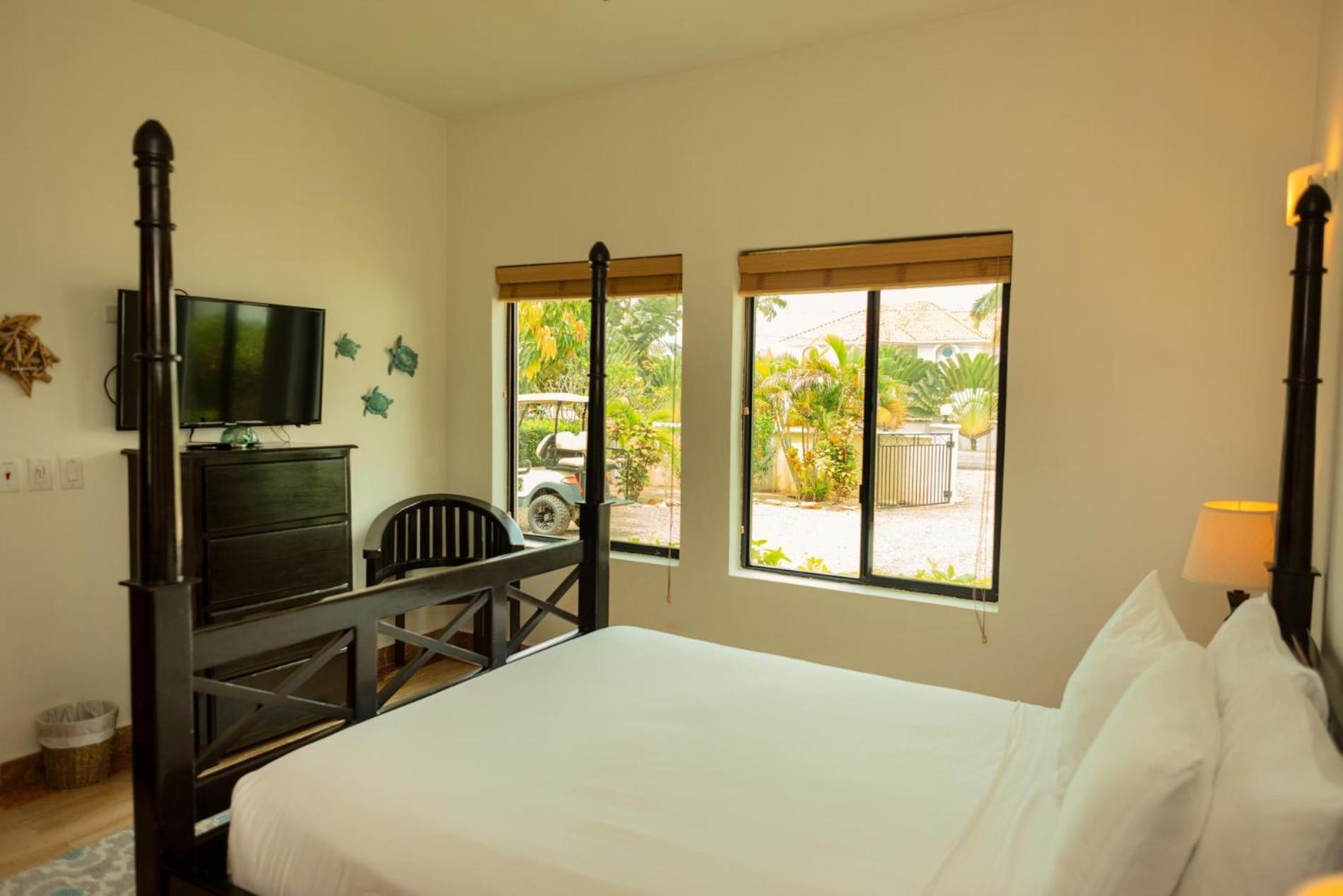 Jammin Gecko - 3 Story Oceanfront Luxury Villa 5 Bedroom w Pool