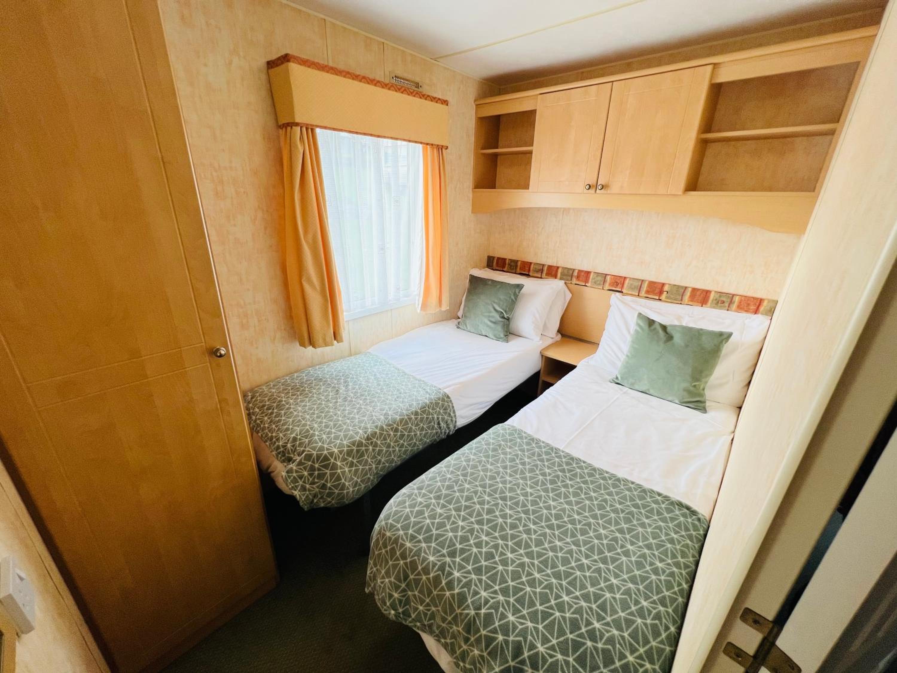 2 Bedroom Caravan SHS3, Sandhills, Bembridge view 5