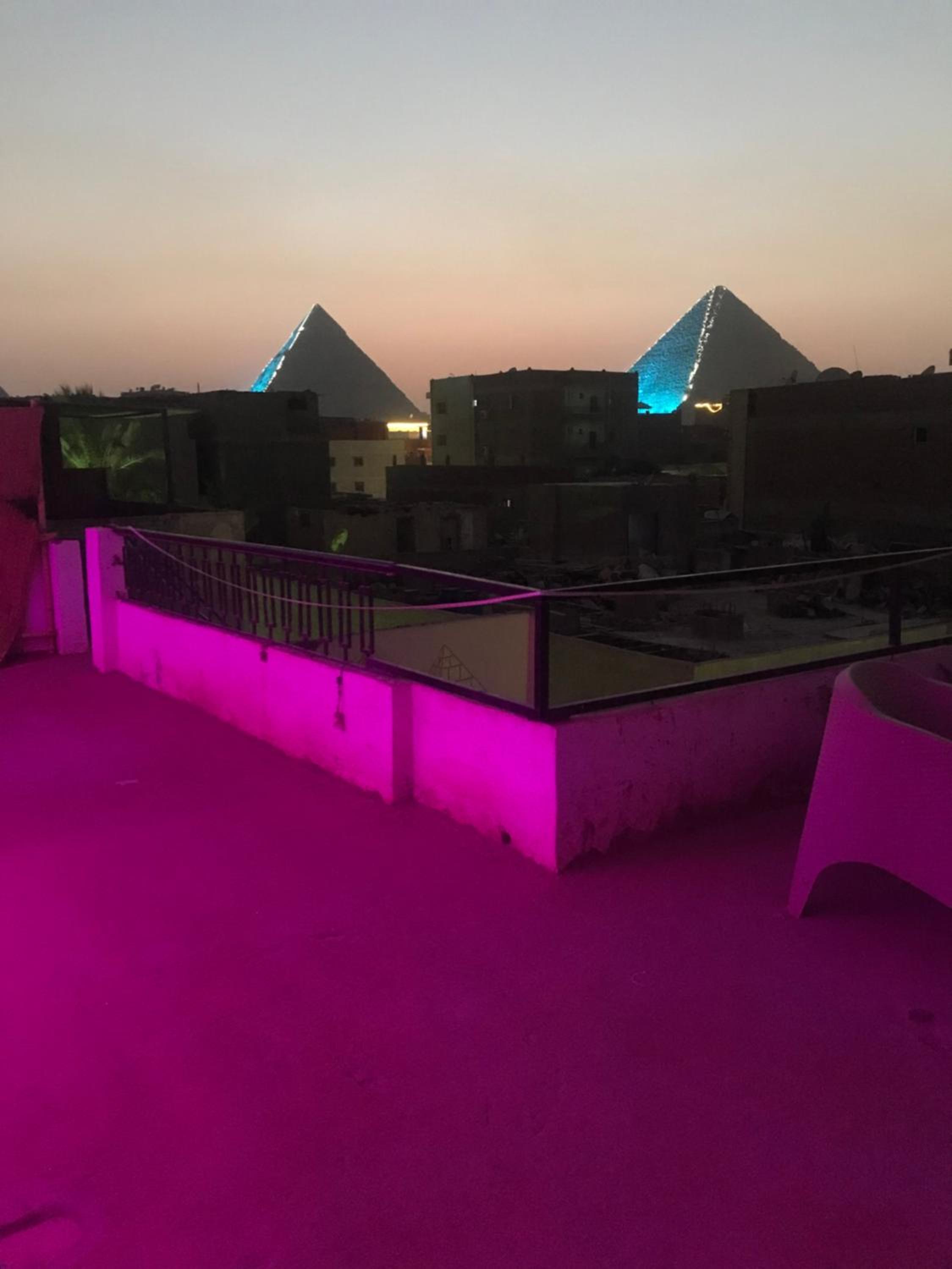 Jana Pyramids view inn