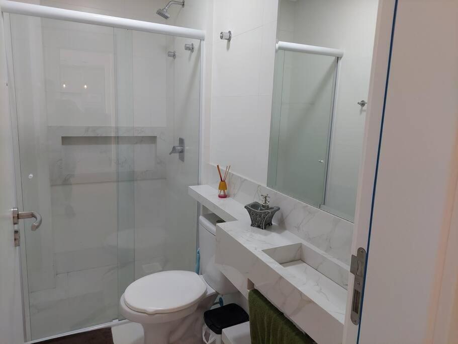 Ótimo Apto, Jacuzzi aquecida e piscina, pertinho da praia