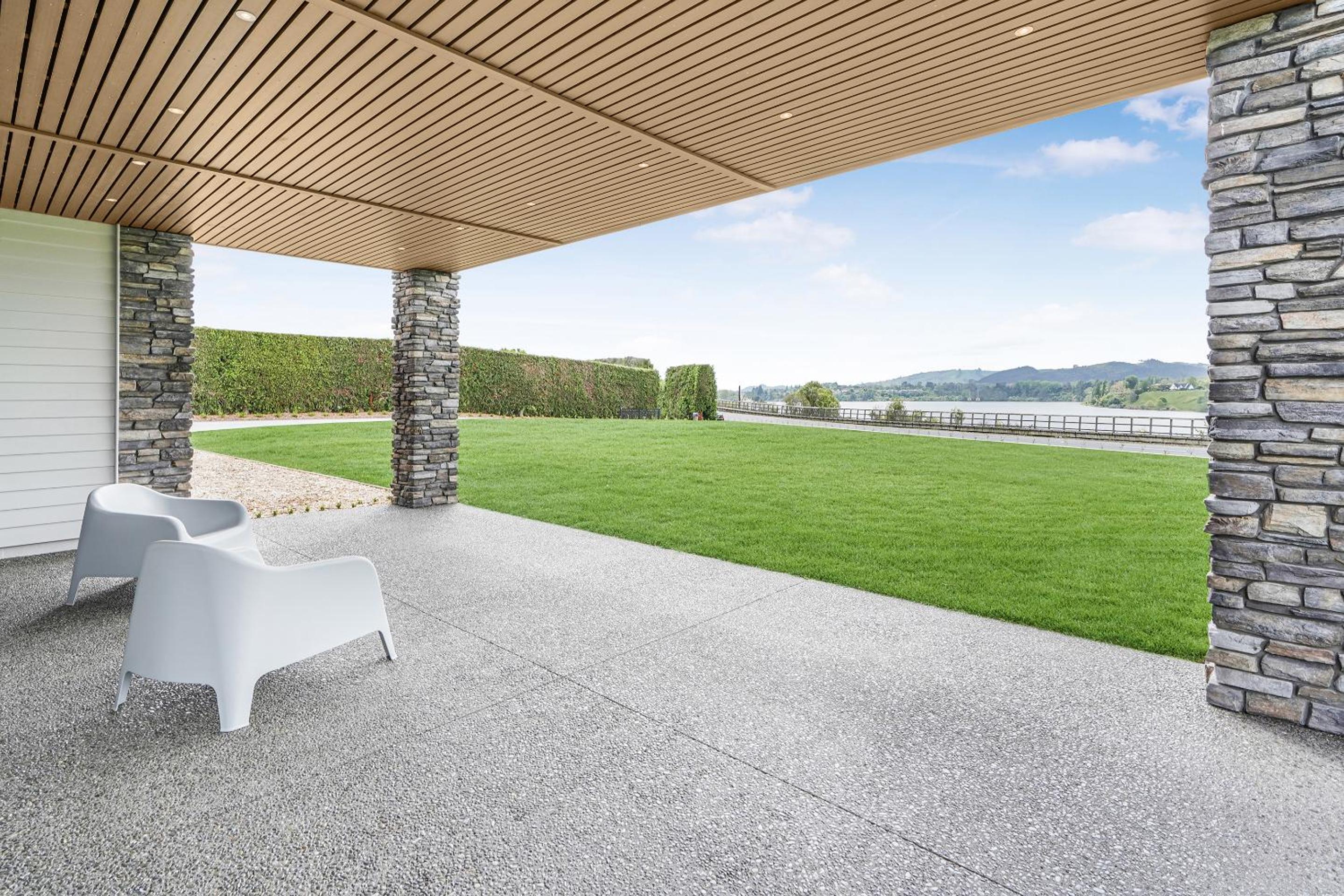 LakeSide Karapiro Downstairs Apartment view 3