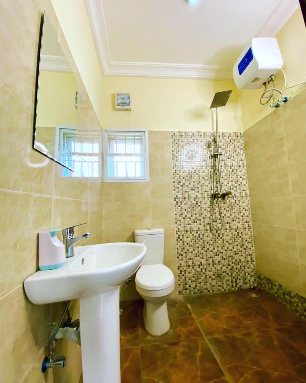 Amazing one bedroom flat view 3