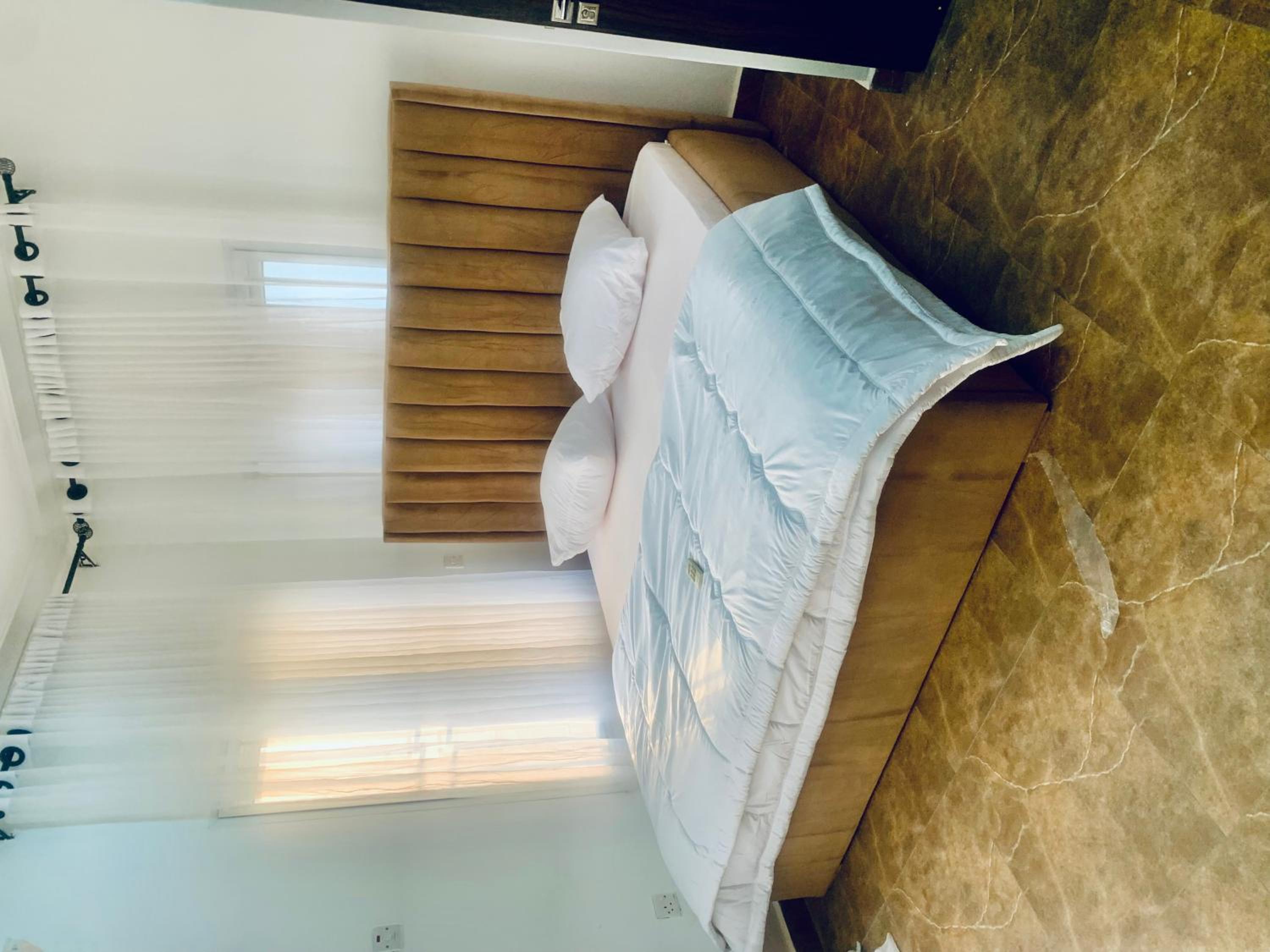 Amazing one bedroom flat view 5