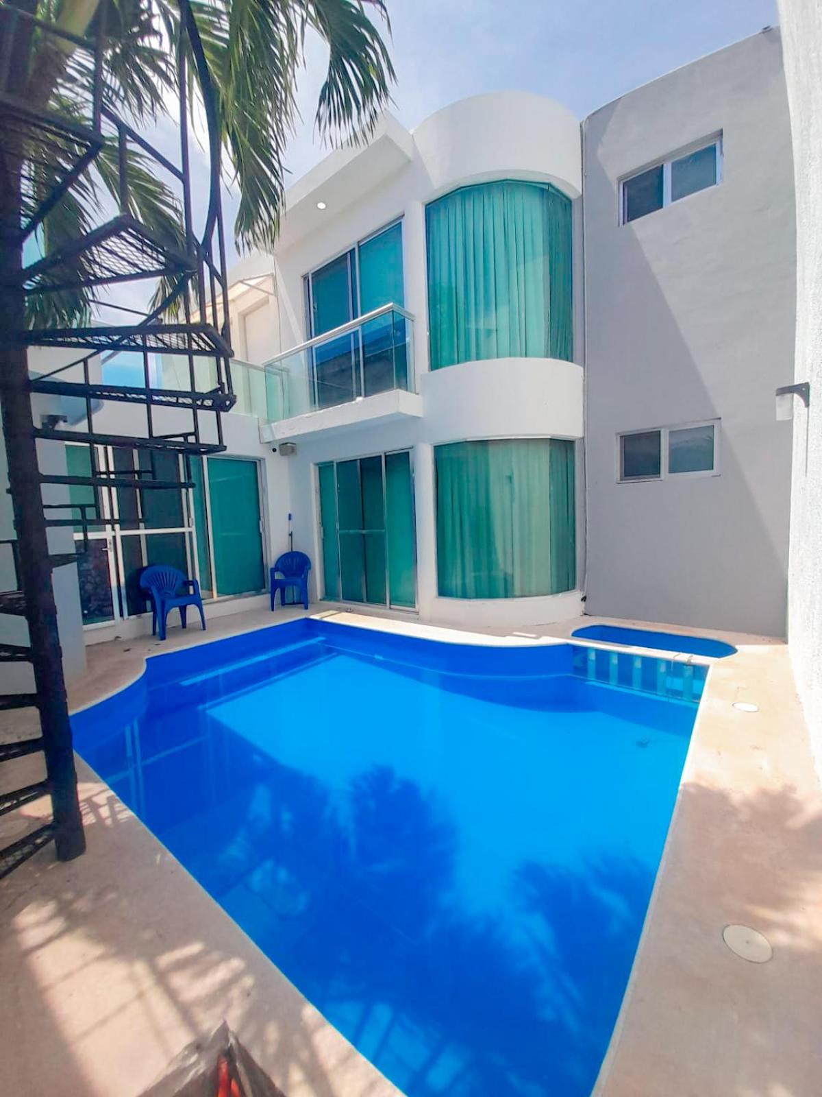 Casa con alberca en el centro de Puerto Progreso