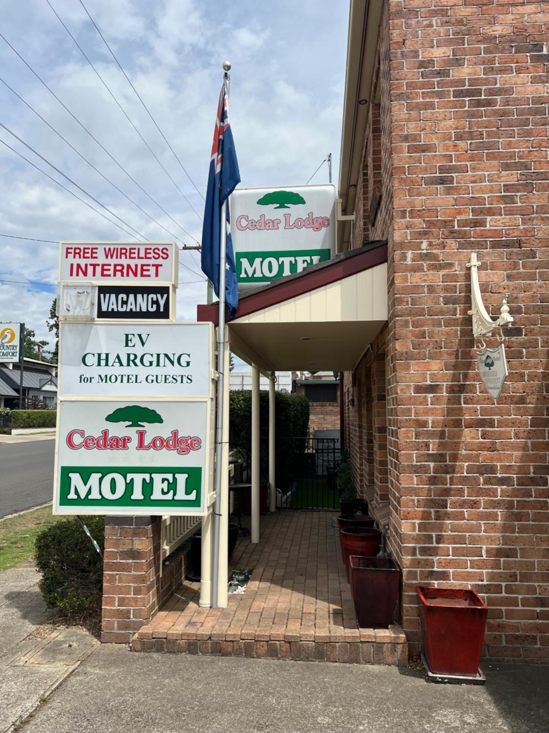 Cedar Lodge Motel