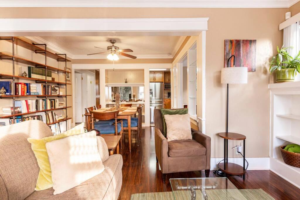 Charming Los Angeles Craftsman-Cottage House
