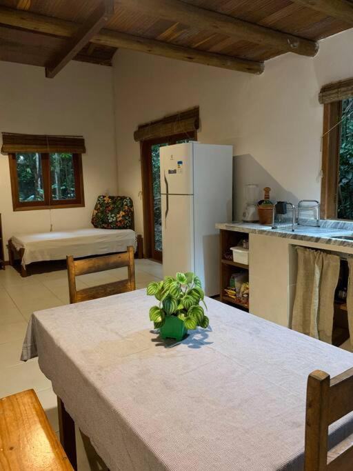 Casa Vermelha no Sítio das Árvores