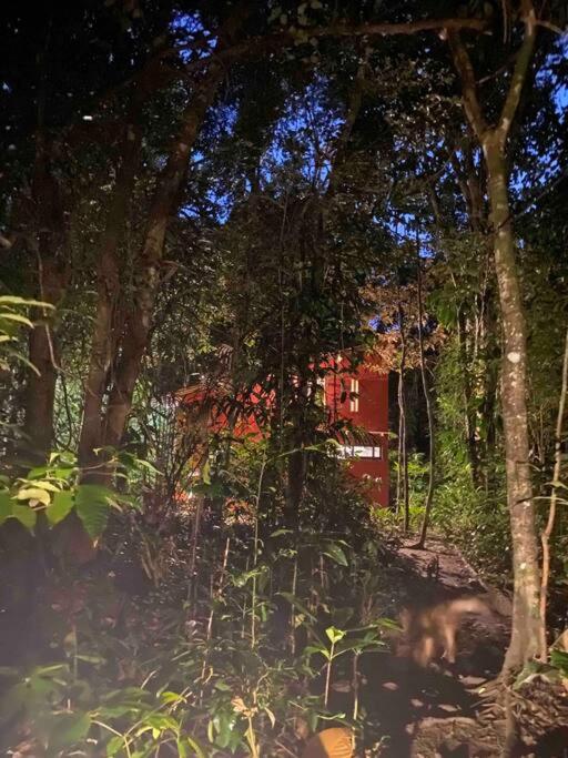 Casa Vermelha no Sítio das Árvores