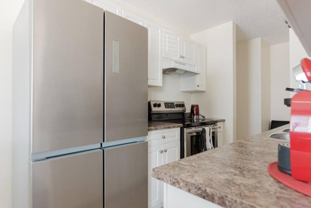 1BR with King Bed Free Parking Self Check In