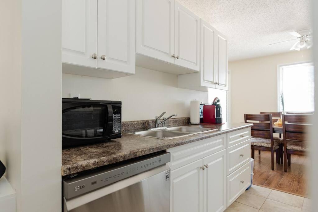 1BR with King Bed Free Parking Self Check In