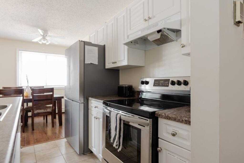 1BR with King Bed Free Parking Self Check In