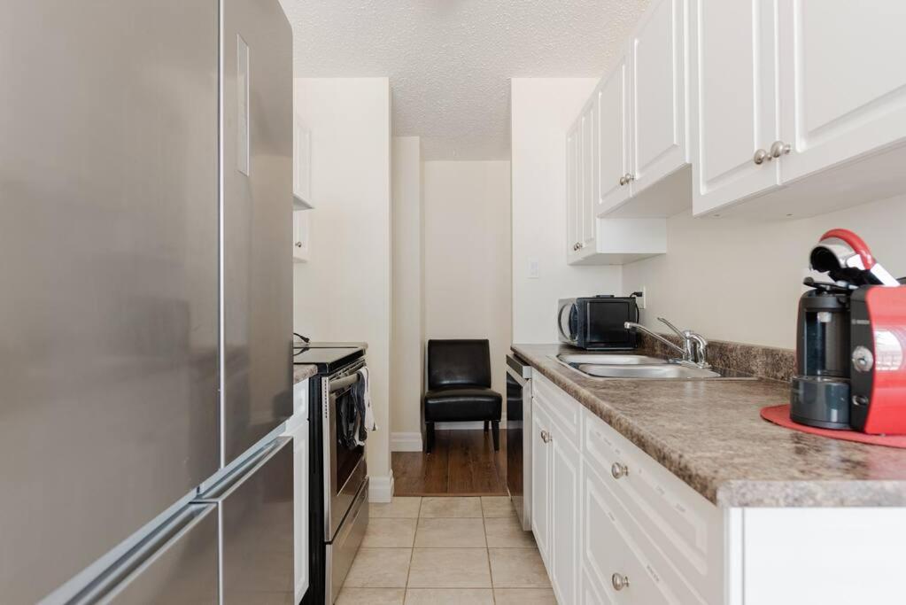 1BR with King Bed Free Parking Self Check In