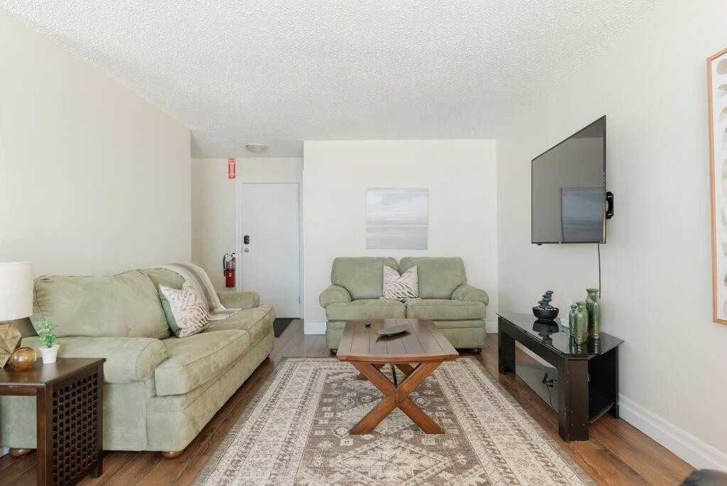 1BR with King Bed Free Parking Self Check In