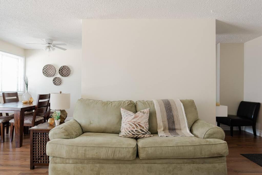 1BR with King Bed Free Parking Self Check In