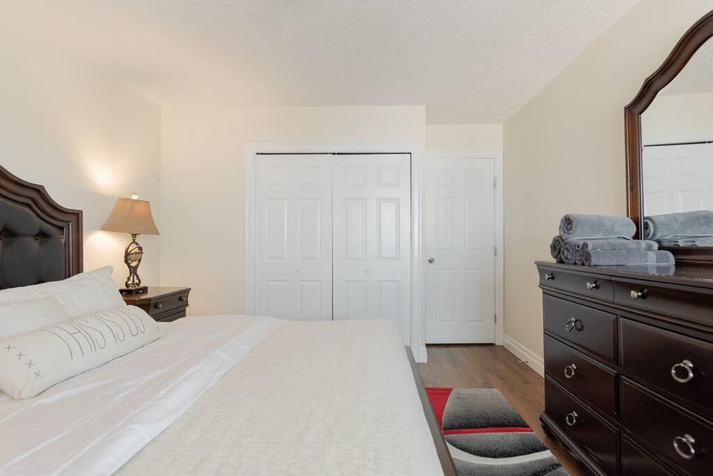 1BR with King Bed Free Parking Self Check In