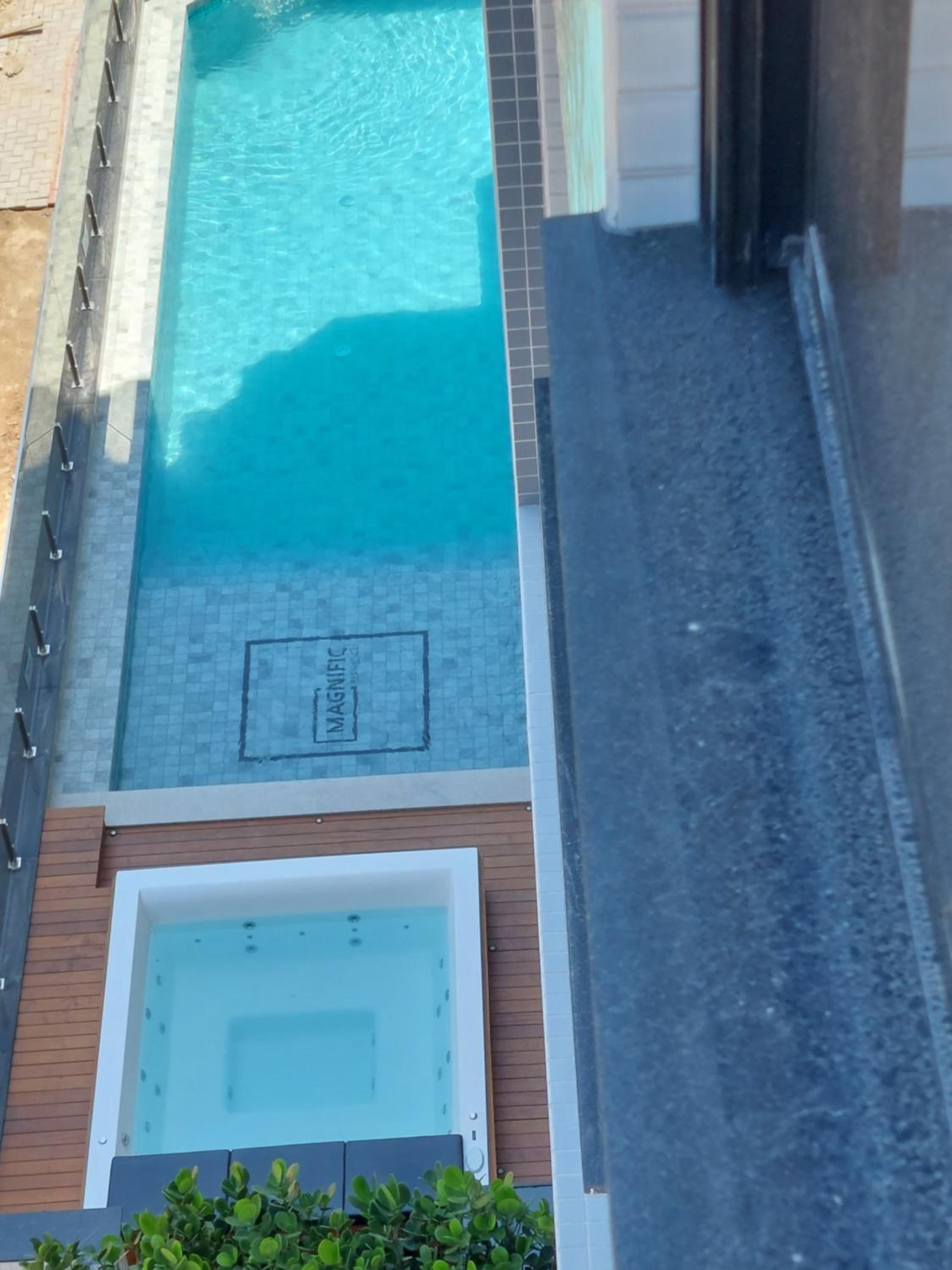 Ótimo Apto, Jacuzzi aquecida e piscina, pertinho da praia